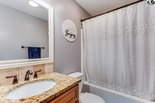 Photo of 1310 N Wilshire Dr, Hutchinson, KS