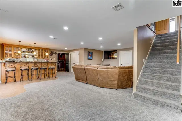 Photo of 1310 N Wilshire Dr, Hutchinson, KS
