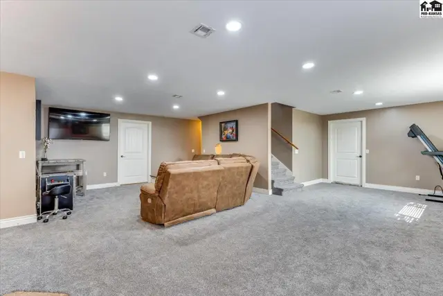 Photo of 1310 N Wilshire Dr, Hutchinson, KS