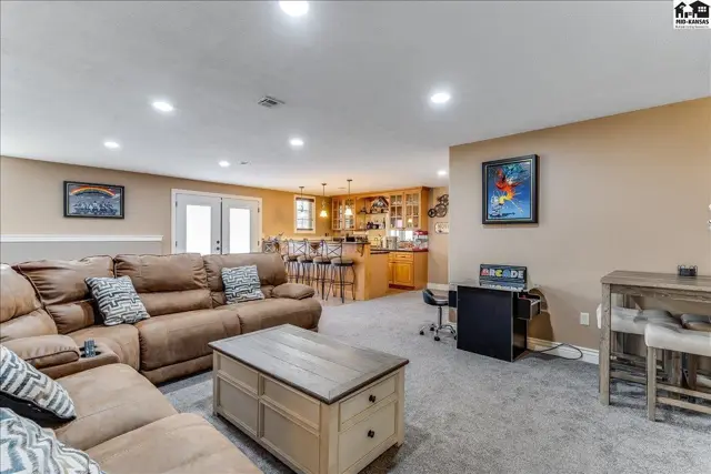 Photo of 1310 N Wilshire Dr, Hutchinson, KS