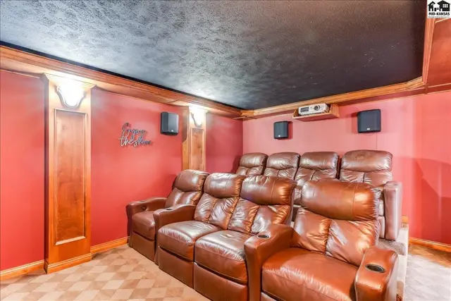 Photo of 1310 N Wilshire Dr, Hutchinson, KS