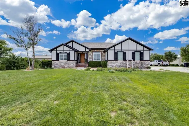 Photo of 1310 N Wilshire Dr, Hutchinson, KS