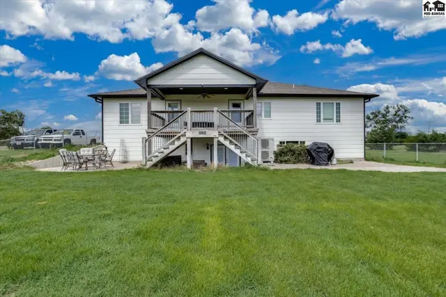 Photo of 1310 N Wilshire Dr, Hutchinson, KS