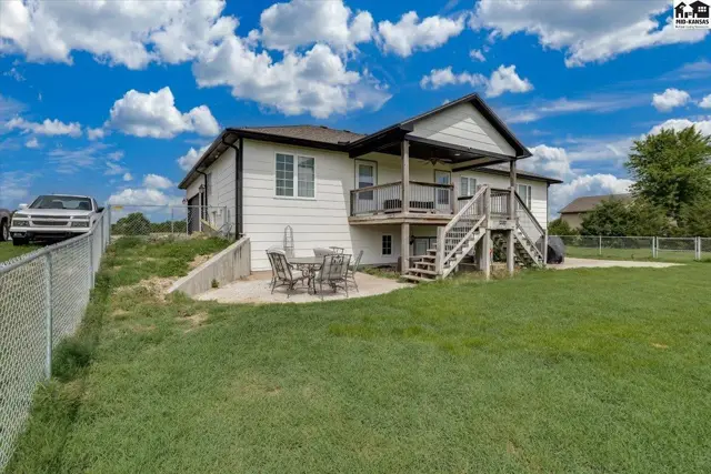 Photo of 1310 N Wilshire Dr, Hutchinson, KS
