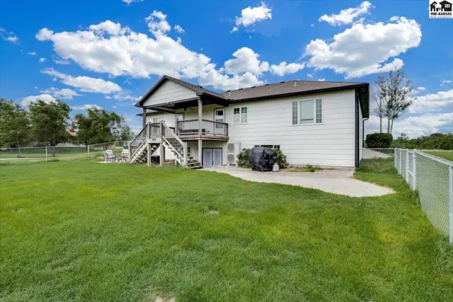 Photo of 1310 N Wilshire Dr, Hutchinson, KS