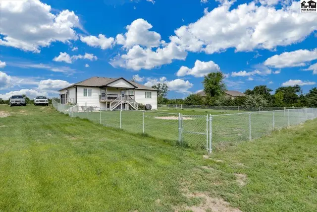 Photo of 1310 N Wilshire Dr, Hutchinson, KS