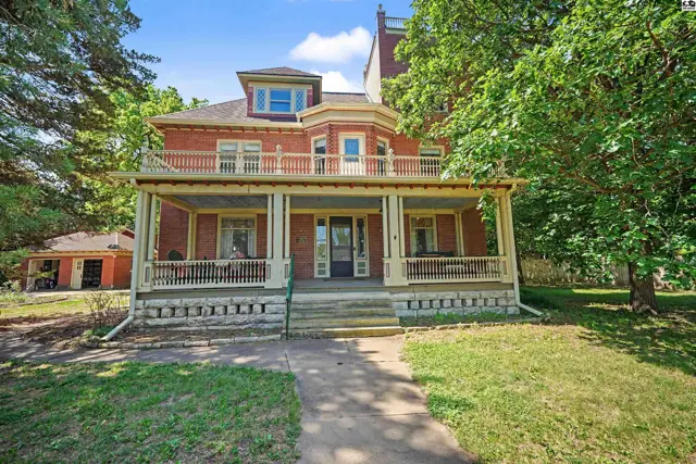 Photo of 116 E Mill St, Lindsborg, KS