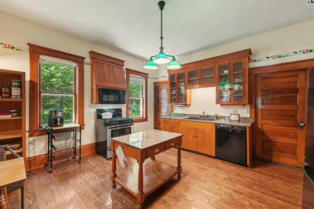 Photo of 116 E Mill St, Lindsborg, KS