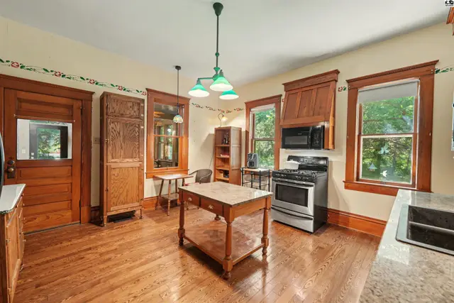 Photo of 116 E Mill St, Lindsborg, KS