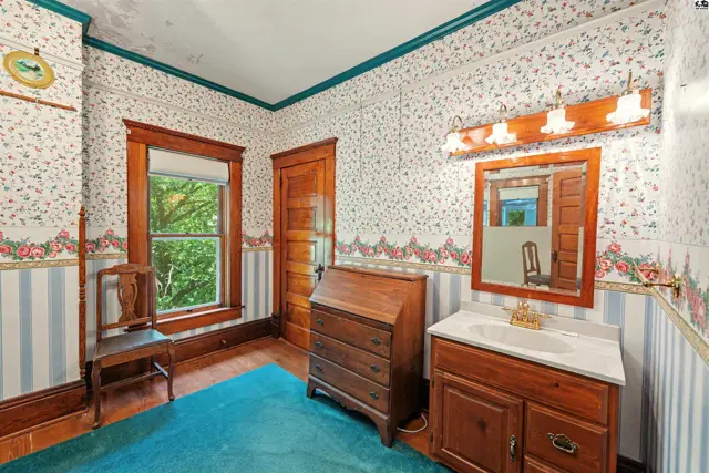 Photo of 116 E Mill St, Lindsborg, KS