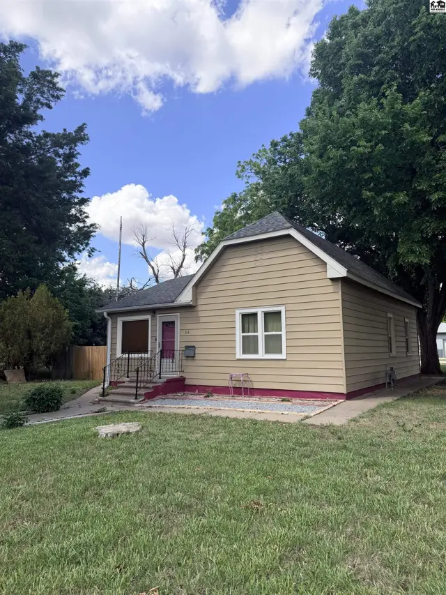 Photo of 303 S Garfield Ave, Lyons, KS