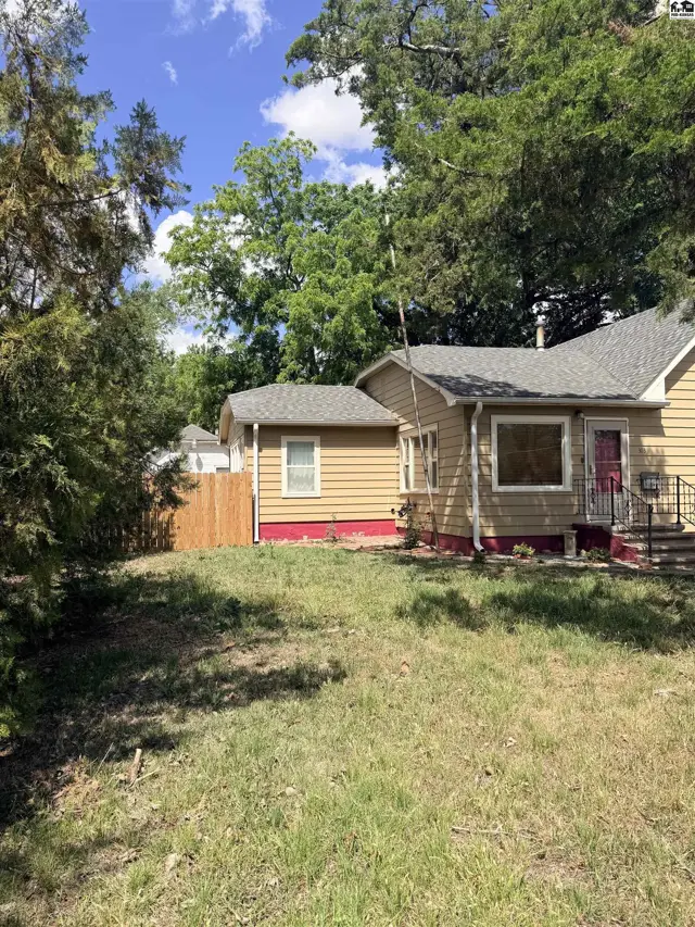 Photo of 303 S Garfield Ave, Lyons, KS
