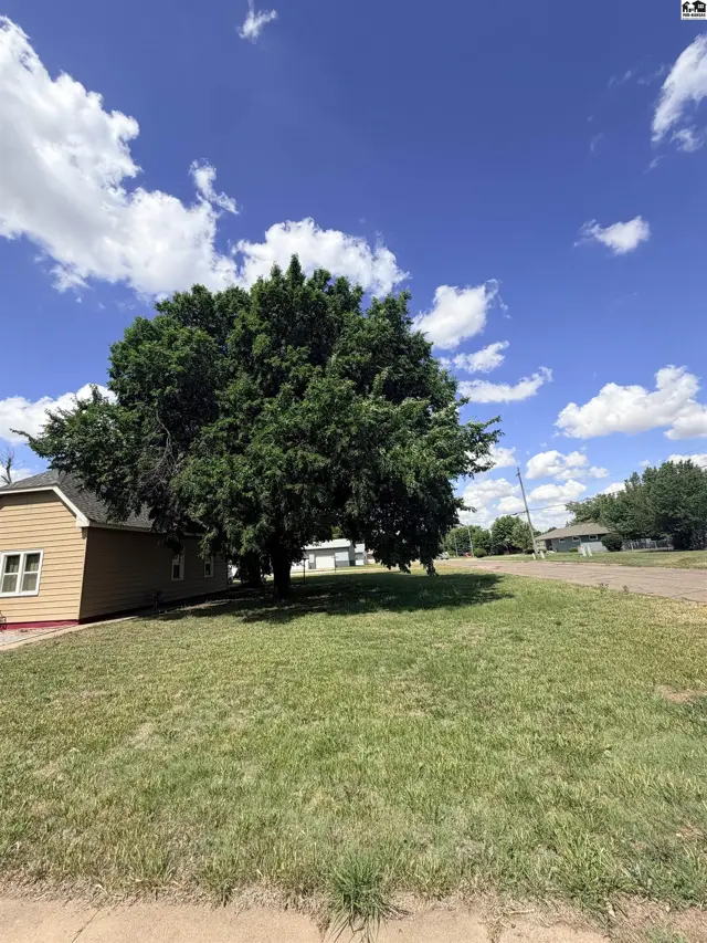Photo of 303 S Garfield Ave, Lyons, KS