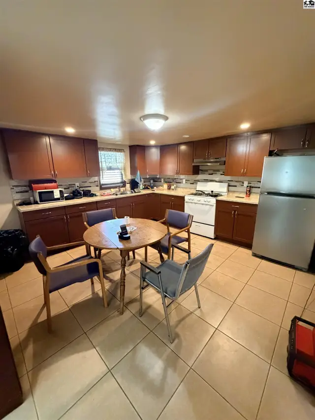 Photo of 303 S Garfield Ave, Lyons, KS