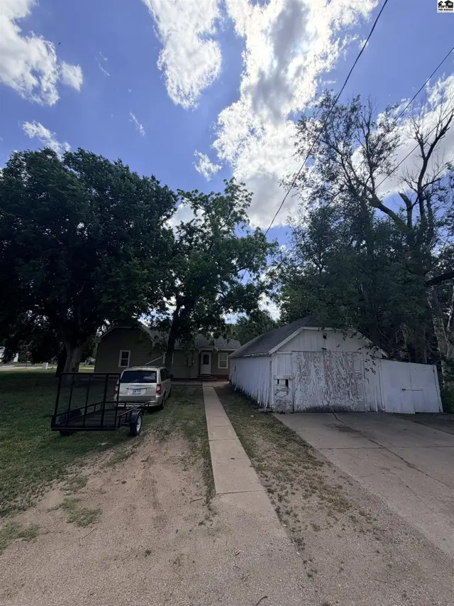 Photo of 303 S Garfield Ave, Lyons, KS
