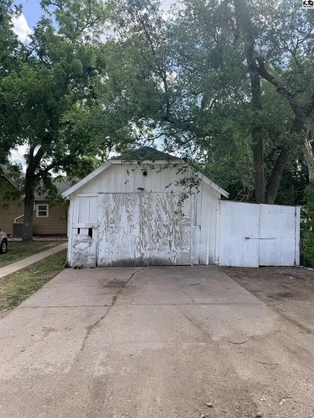 Photo of 303 S Garfield Ave, Lyons, KS