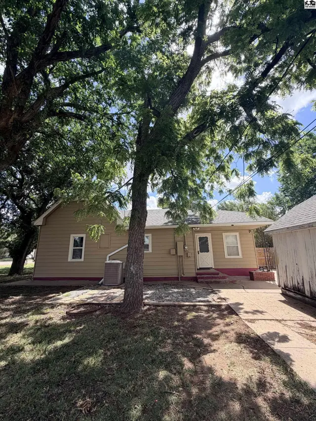Photo of 303 S Garfield Ave, Lyons, KS