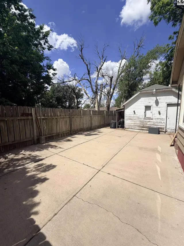 Photo of 303 S Garfield Ave, Lyons, KS