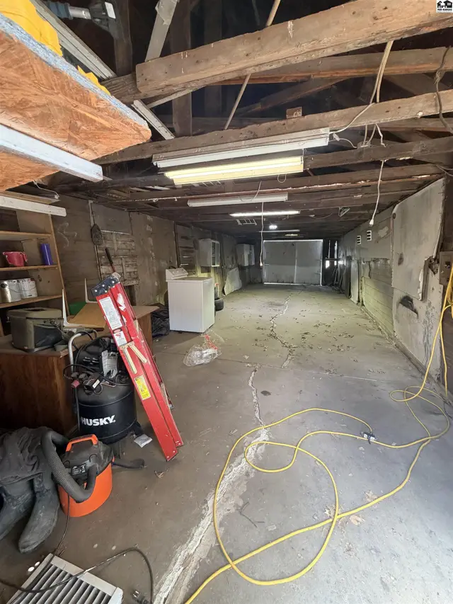 Photo of 303 S Garfield Ave, Lyons, KS