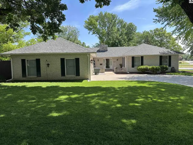 Photo of 430 Saratoga Ct, Pratt, KS