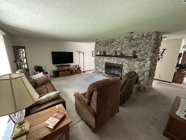 Photo of 430 Saratoga Ct, Pratt, KS