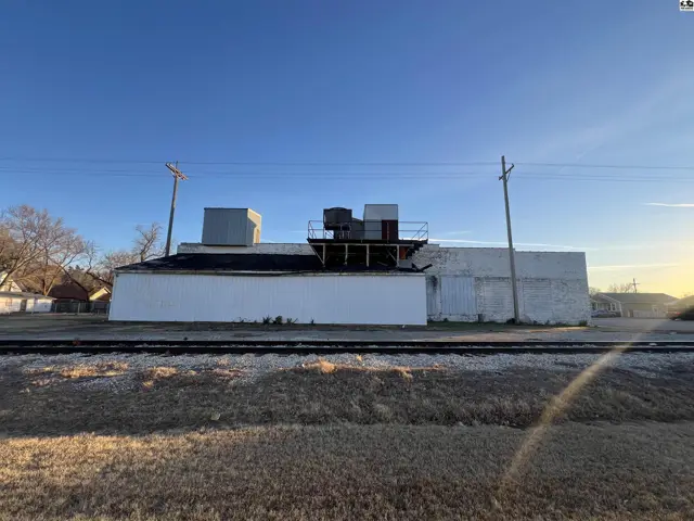 Photo of 310 N Oak St, McPherson, KS