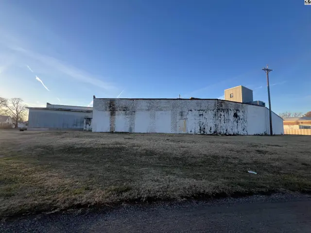 Photo of 310 N Oak St, McPherson, KS