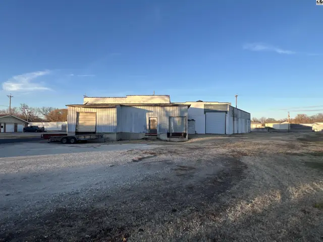 Photo of 310 N Oak St, McPherson, KS