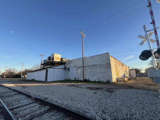 Photo of 310 N Oak St, McPherson, KS