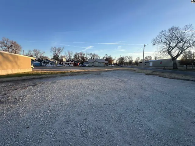 Photo of 310 N Oak St, McPherson, KS