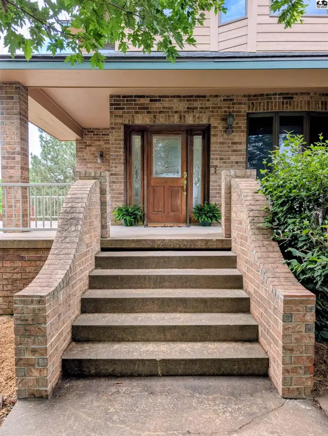 Photo of 1421 Pioneer Rd, McPherson, KS