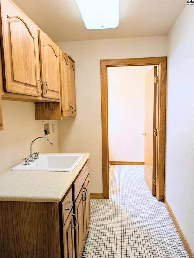 Photo of 1421 Pioneer Rd, McPherson, KS