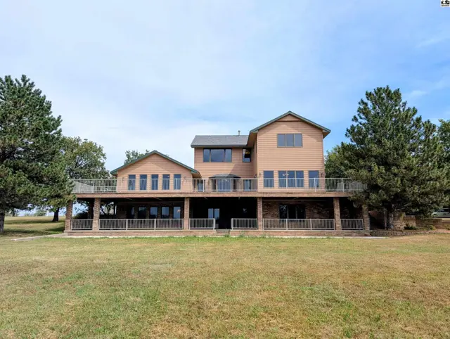 Photo of 1421 Pioneer Rd, McPherson, KS