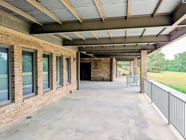 Photo of 1421 Pioneer Rd, McPherson, KS