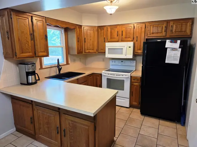 Photo of 1000 Lorna Ln, Newton, KS