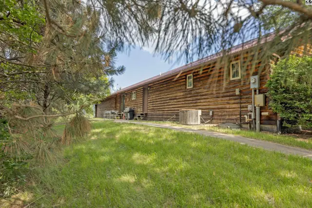 Photo of 800 E 71st Ave, Hutchinson, KS