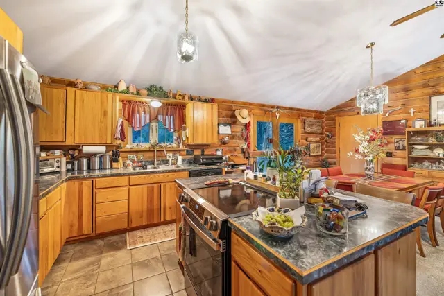 Photo of 800 E 71st Ave, Hutchinson, KS