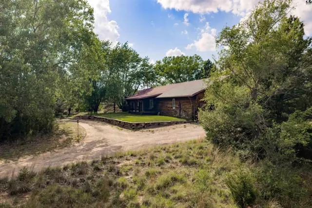 Photo of 800 E 71st Ave, Hutchinson, KS