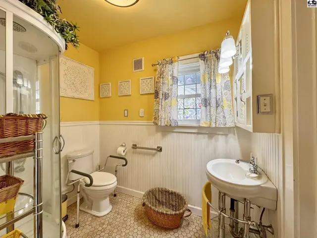 Photo of 102 W Lyon, Lyons, KS