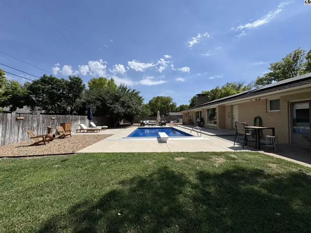 Photo of 2704 Heather Pkwy, Hutchinson, KS