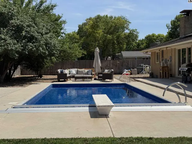 Photo of 2704 Heather Pkwy, Hutchinson, KS