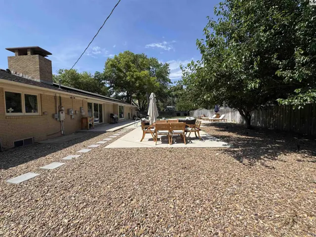 Photo of 2704 Heather Pkwy, Hutchinson, KS