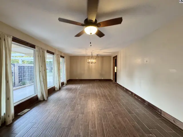 Photo of 2704 Heather Pkwy, Hutchinson, KS