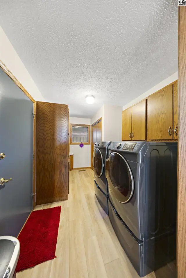 Photo of 1310 Wheatland Dr, Hutchinson, KS