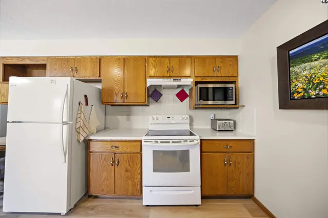 Photo of 1310 Wheatland Dr, Hutchinson, KS