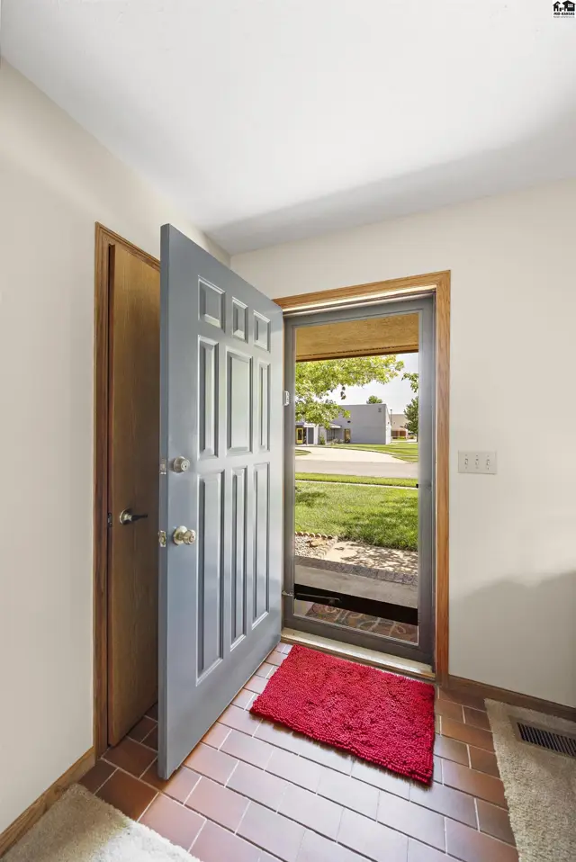 Photo of 1310 Wheatland Dr, Hutchinson, KS
