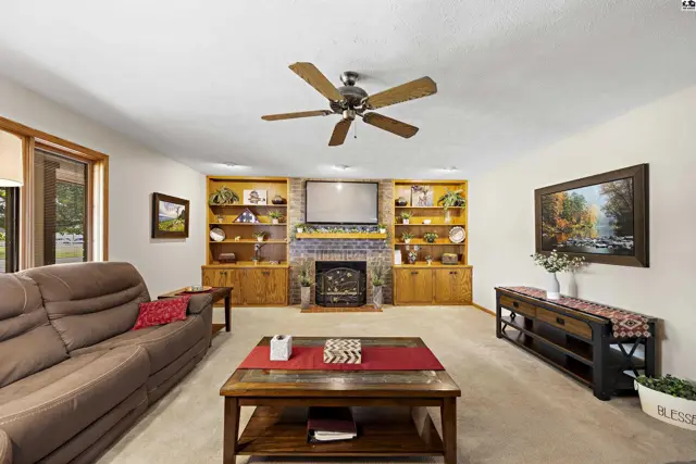 Photo of 1310 Wheatland Dr, Hutchinson, KS