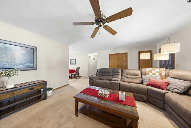 Photo of 1310 Wheatland Dr, Hutchinson, KS