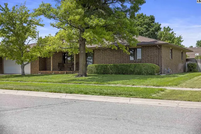 Photo of 1310 Wheatland Dr, Hutchinson, KS