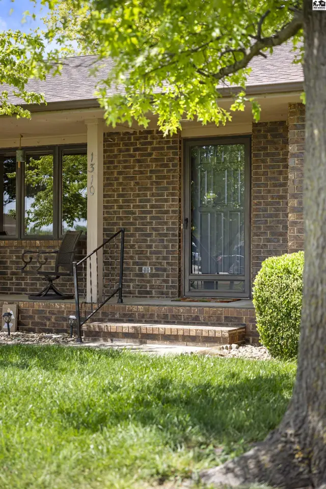 Photo of 1310 Wheatland Dr, Hutchinson, KS
